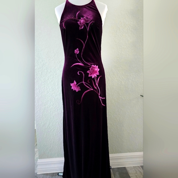 Gorgeous Deep Purple Velvet Gown Size Medium - Picture 1 of 11